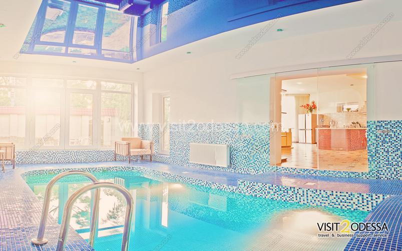 Villa house with the pool in Odessa, panoramic ceiling. Rent house with pool in Odessa.